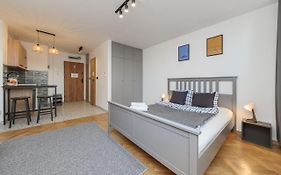 Metro Onz Apartment/Warsaw Central
